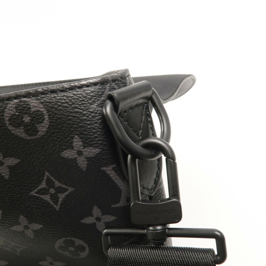 LOUIS VUITTON Monogram Eclipse Saumur Messenger肩背袋-15
