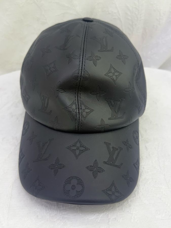 Louis Vuitton Leather Caps size : M-8