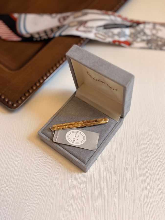 Dior 迪奧 中古老花金色木紋雕刻領帶夾 (附原裝盒及吊牌)-0