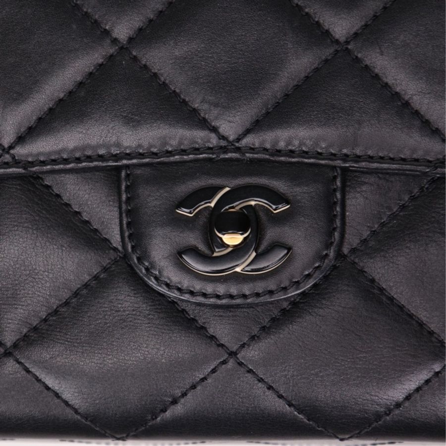 Chanel 6开黑白拼色亚克力cf单肩包-11