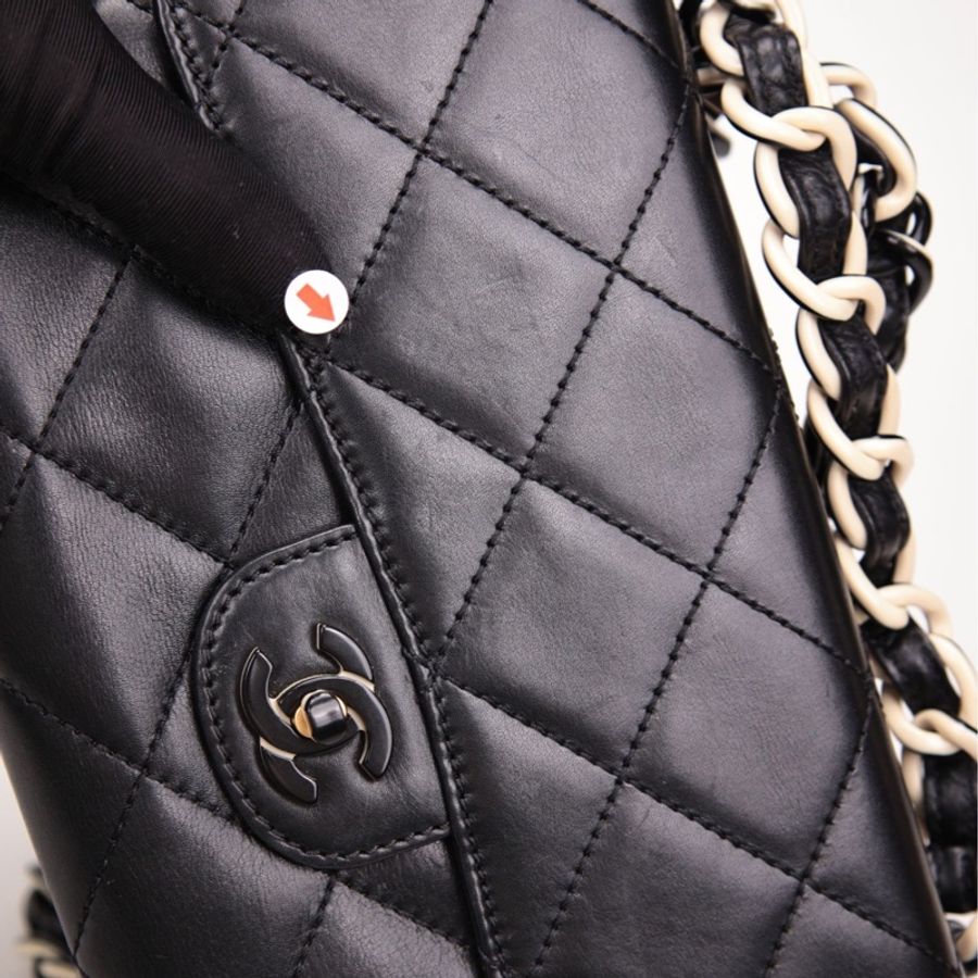 Chanel 6开黑白拼色亚克力cf单肩包-37