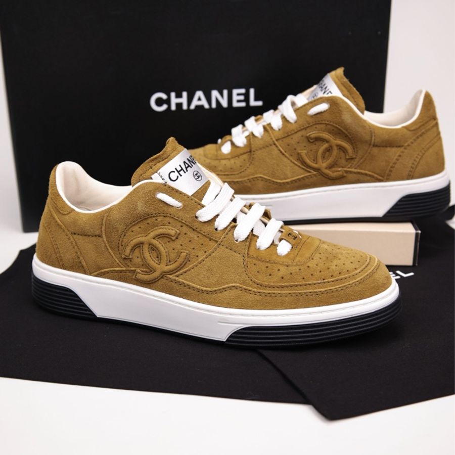 Chanel 23A达喀尔系列芥末绿麂皮板鞋-1