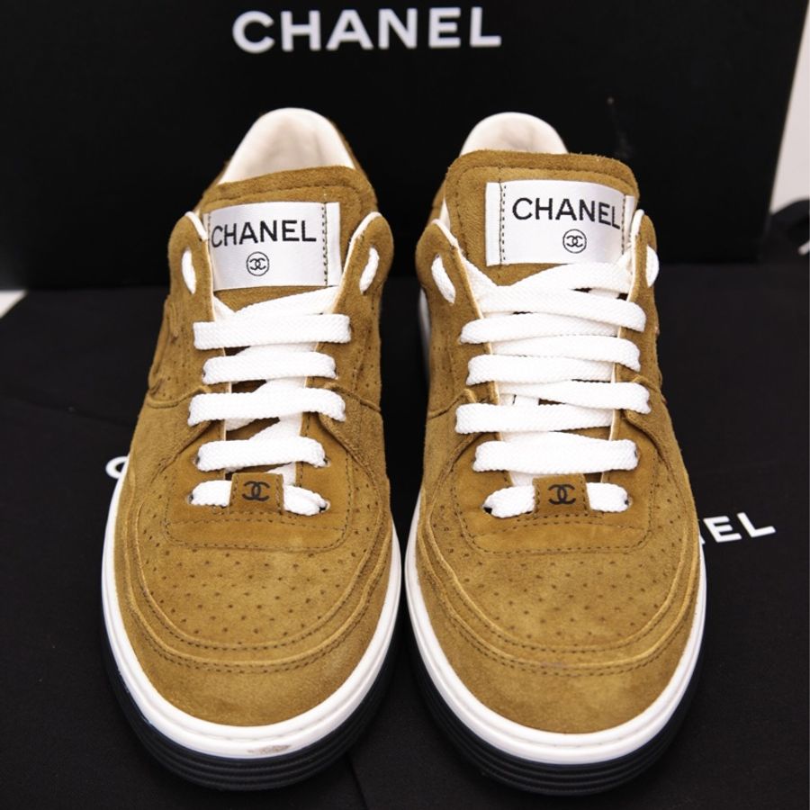 Chanel 23A达喀尔系列芥末绿麂皮板鞋-10