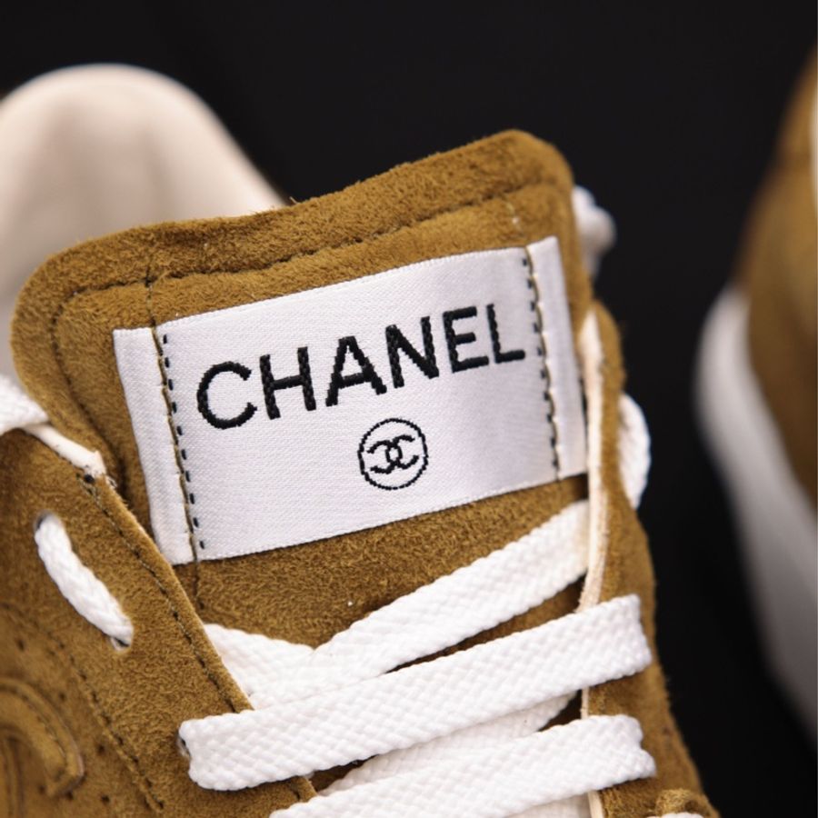 Chanel 23A达喀尔系列芥末绿麂皮板鞋-12
