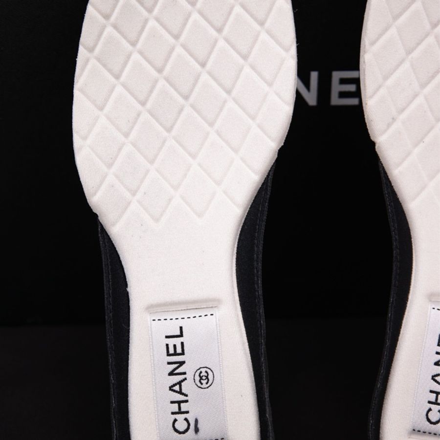 Chanel 23A达喀尔系列芥末绿麂皮板鞋-18