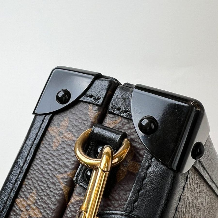 KÉSH 凱仕精品|Louis Vuitton Petite Malle 老花硬箱包|LV Monogram 黑邊金釦肩背斜背包|經典小硬箱收藏款-27