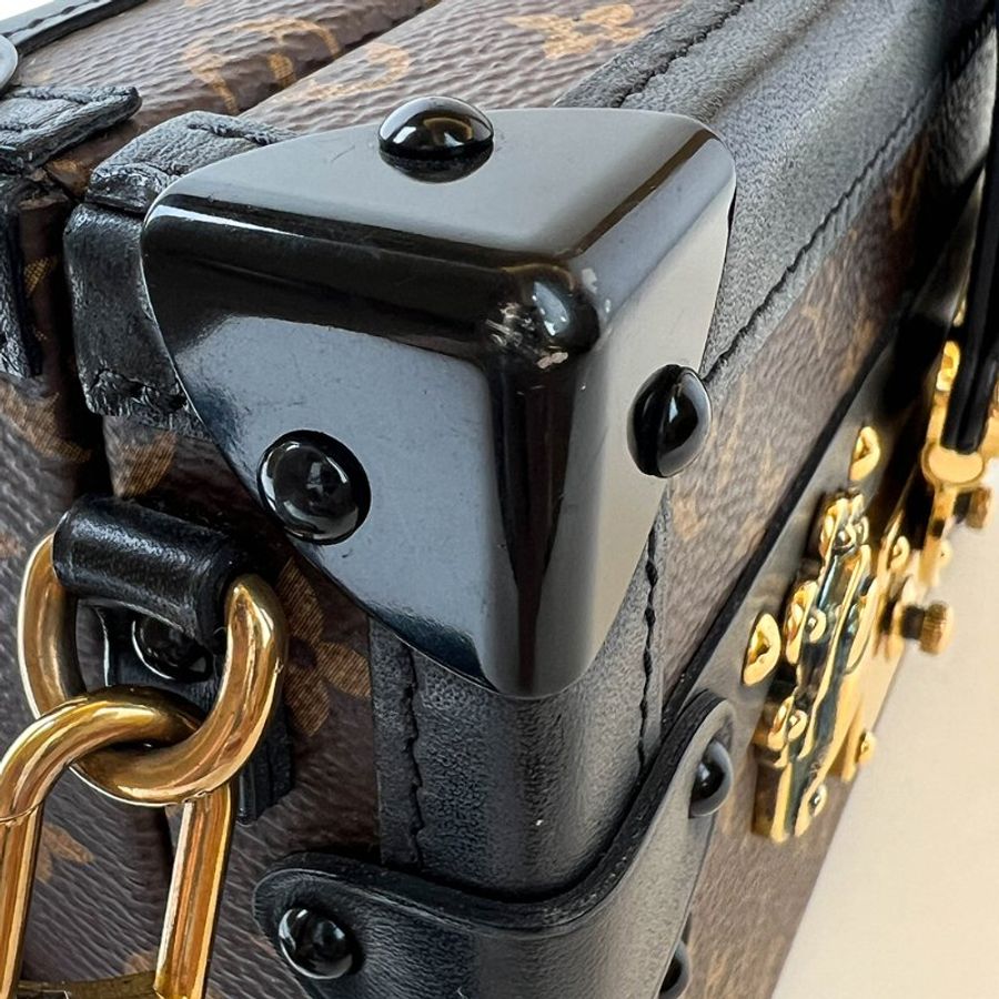 KÉSH 凱仕精品|Louis Vuitton Petite Malle 老花硬箱包|LV Monogram 黑邊金釦肩背斜背包|經典小硬箱收藏款-28