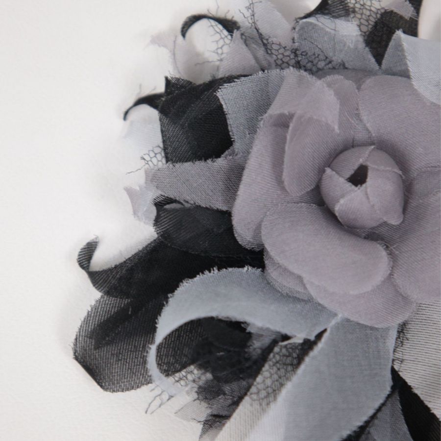 Chanel 17年古巴系列灰色网纱山茶花胸针-3
