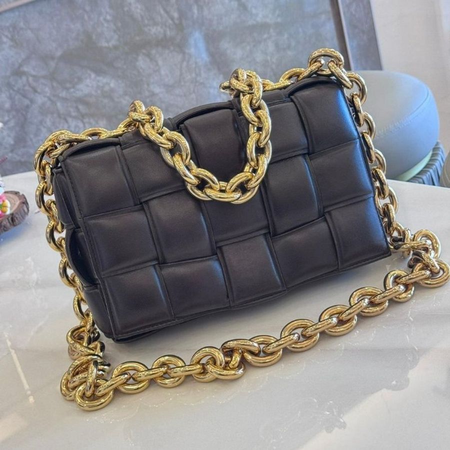 BOTTEGA VENETA The Chain Cassette 編織小羊皮鍊帶枕頭包-0