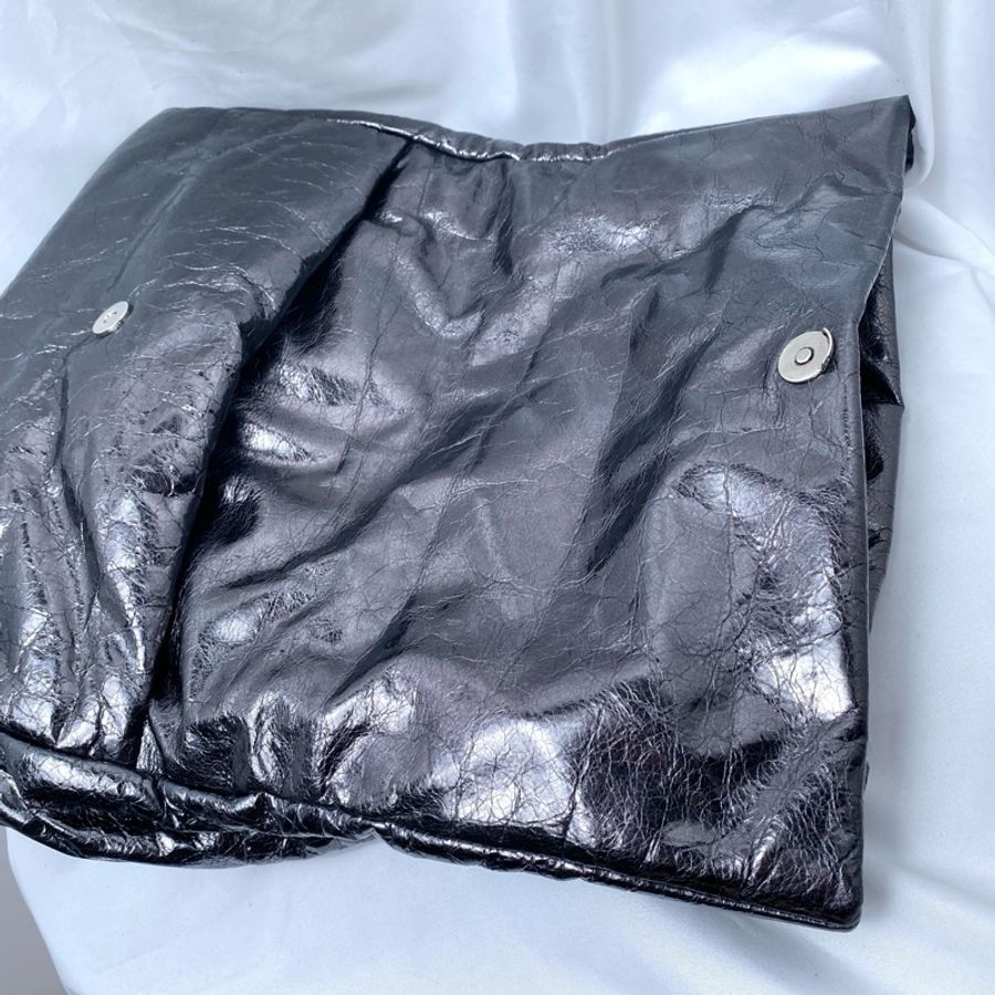 巴黎世家 Monaco黑色細紋牛皮革中號鏈帶包,飾以做舊金色金屬配件-4