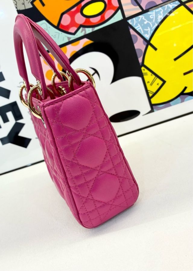 品牌:迪奧/Dior 材質:Dior掛飾可拆卸鏈條肩帶 小羊皮 迷你3格金扣 戴妃包單肩斜挎手提包 尺寸:17 x 15 x 7 釐米 專櫃價:35700。-3