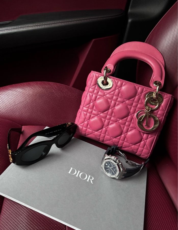 品牌:迪奧/Dior 材質:Dior掛飾可拆卸鏈條肩帶 小羊皮 迷你3格金扣 戴妃包單肩斜挎手提包 尺寸:17 x 15 x 7 釐米 專櫃價:35700。-5
