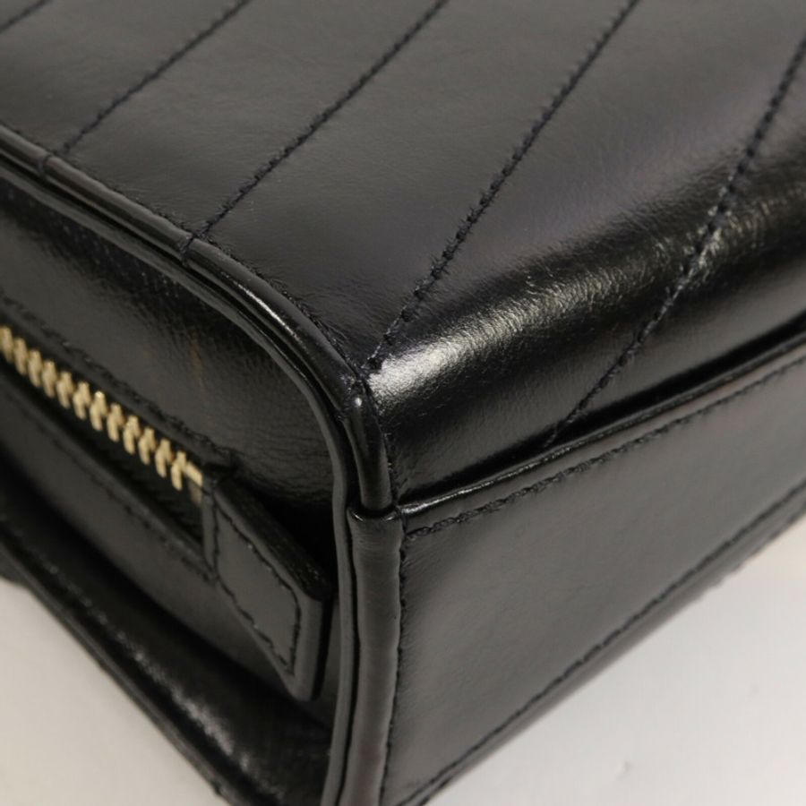 CHANEL 牛皮皮革Chevron Medal Flap Bag肩背袋-13