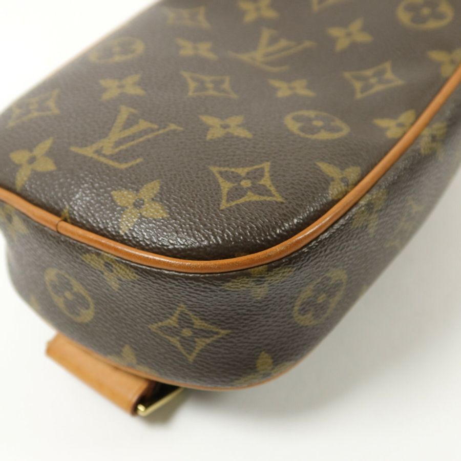 LOUIS VUITTON Monogram Pochette Gange肩背袋-11