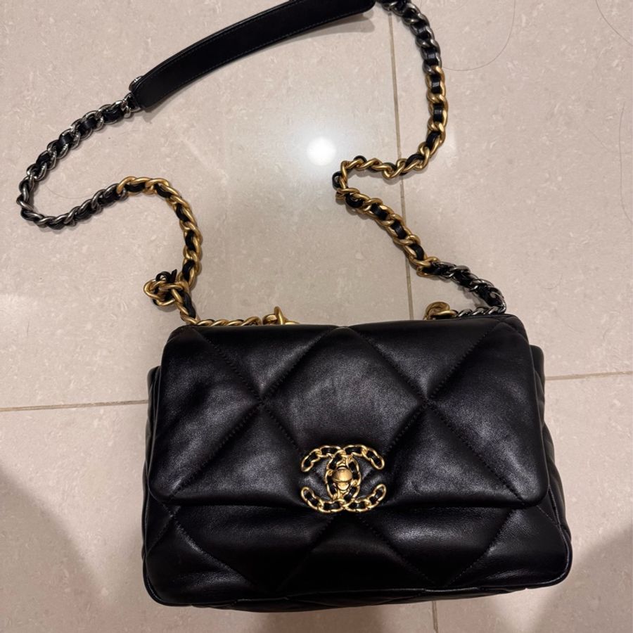 Chanel 19 經典羊皮黑金-5