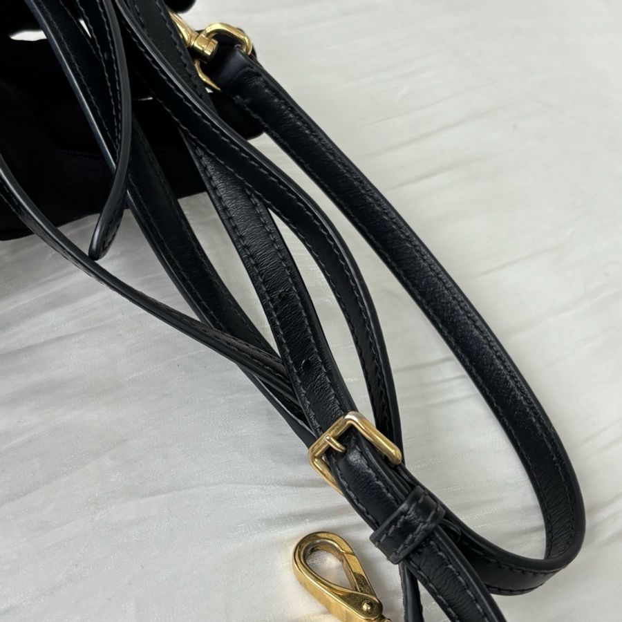 Miumiu繆繆 迷你黑金餃子包手提包單肩包-7