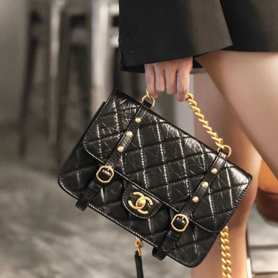 Chanel 21b黑金劍橋郵差包 復古金扣金鍊翻蓋菱格 手提包斜挎包 黑色 金扣-0