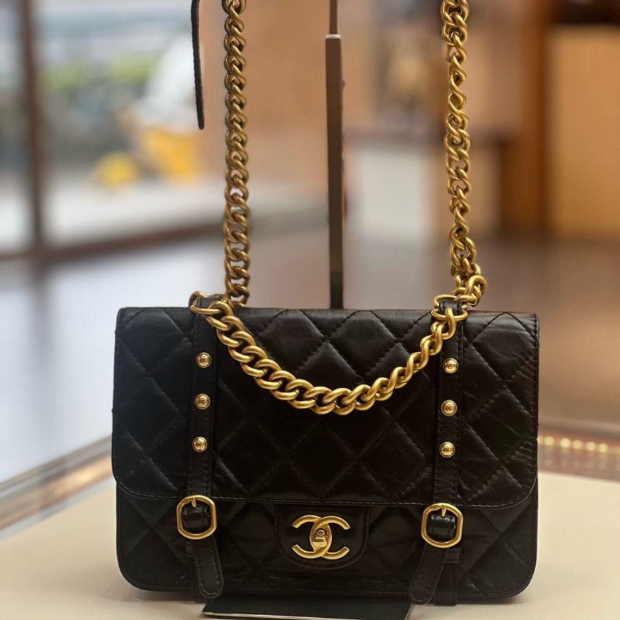 Chanel 21b黑金劍橋郵差包 復古金扣金鍊翻蓋菱格 手提包斜挎包 黑色 金扣-1