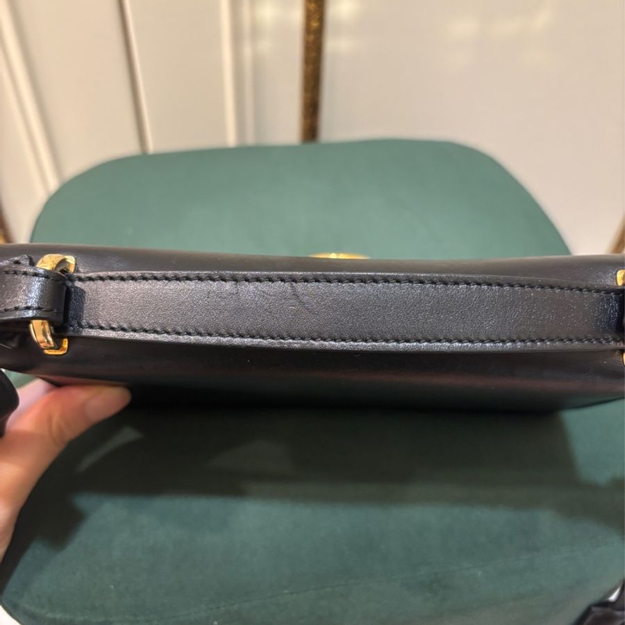 Ferragamo百搭黑色兩用包(肩帶可以調節)-3