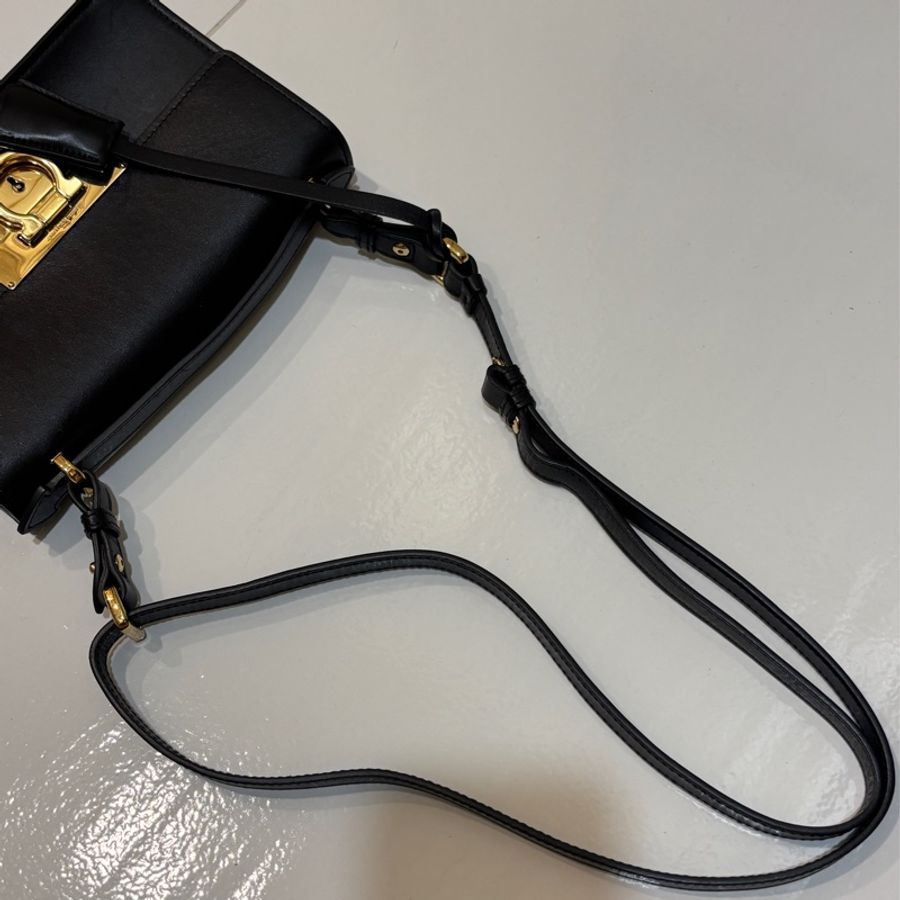 Ferragamo百搭黑色兩用包(肩帶可以調節)-23