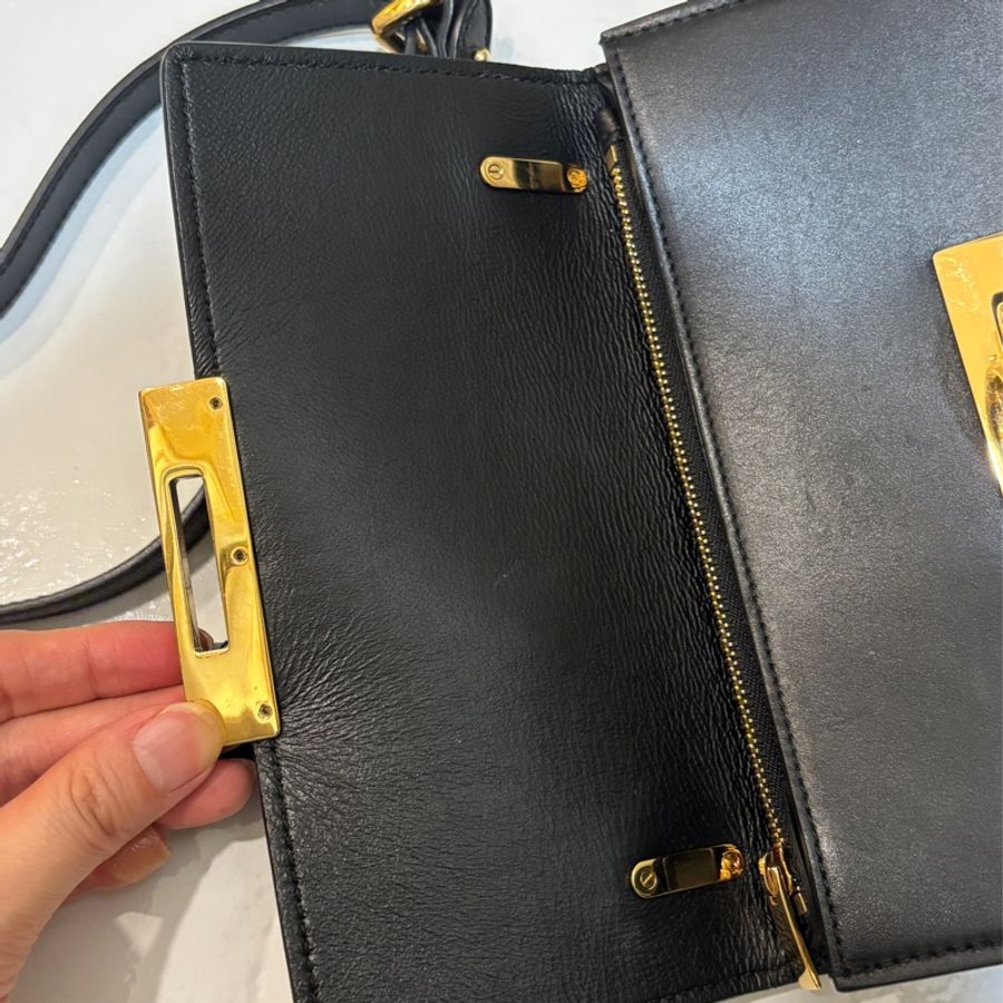 Ferragamo百搭黑色兩用包(肩帶可以調節)-32