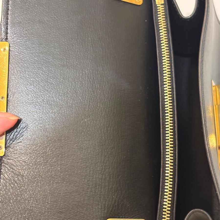 Ferragamo百搭黑色兩用包(肩帶可以調節)-38