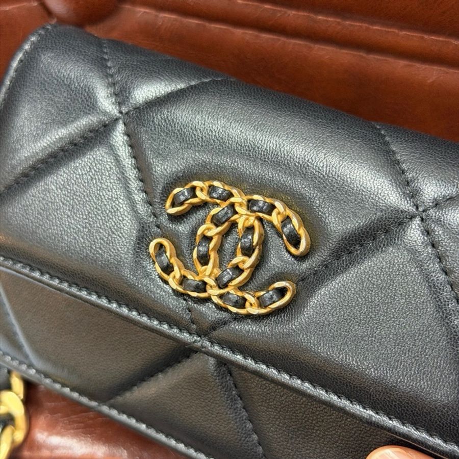 CHANEL 香奈兒 19bag woc mini 鏈條包 黑金菱格紋羊皮-2