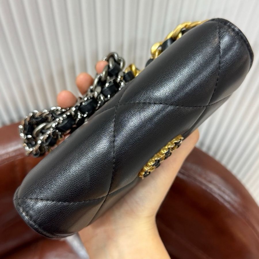 CHANEL 香奈兒 19bag woc mini 鏈條包 黑金菱格紋羊皮-4