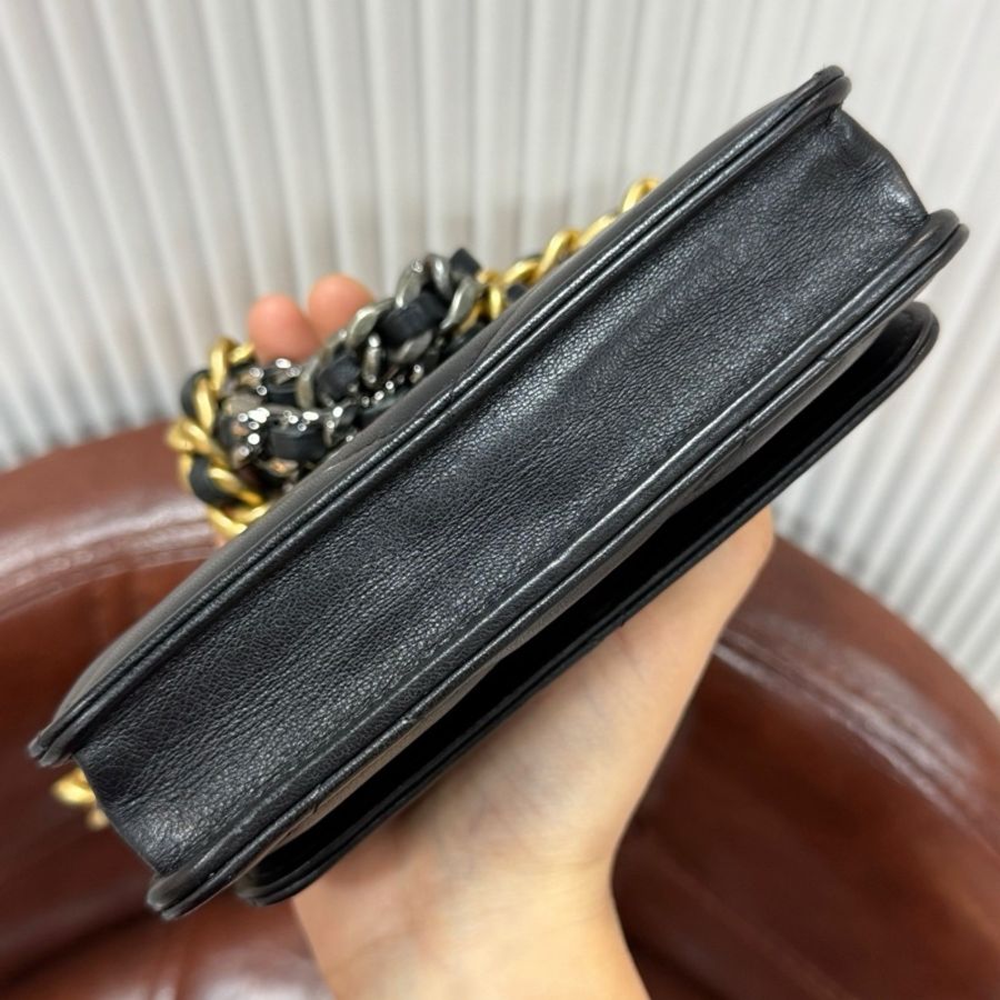 CHANEL 香奈兒 19bag woc mini 鏈條包 黑金菱格紋羊皮-5
