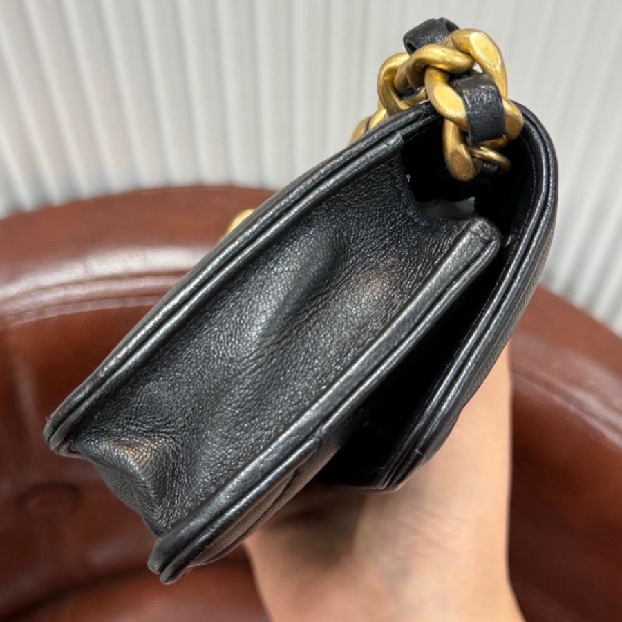 CHANEL 香奈兒 19bag woc mini 鏈條包 黑金菱格紋羊皮-6