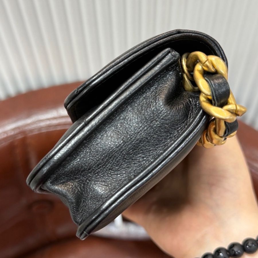 CHANEL 香奈兒 19bag woc mini 鏈條包 黑金菱格紋羊皮-7