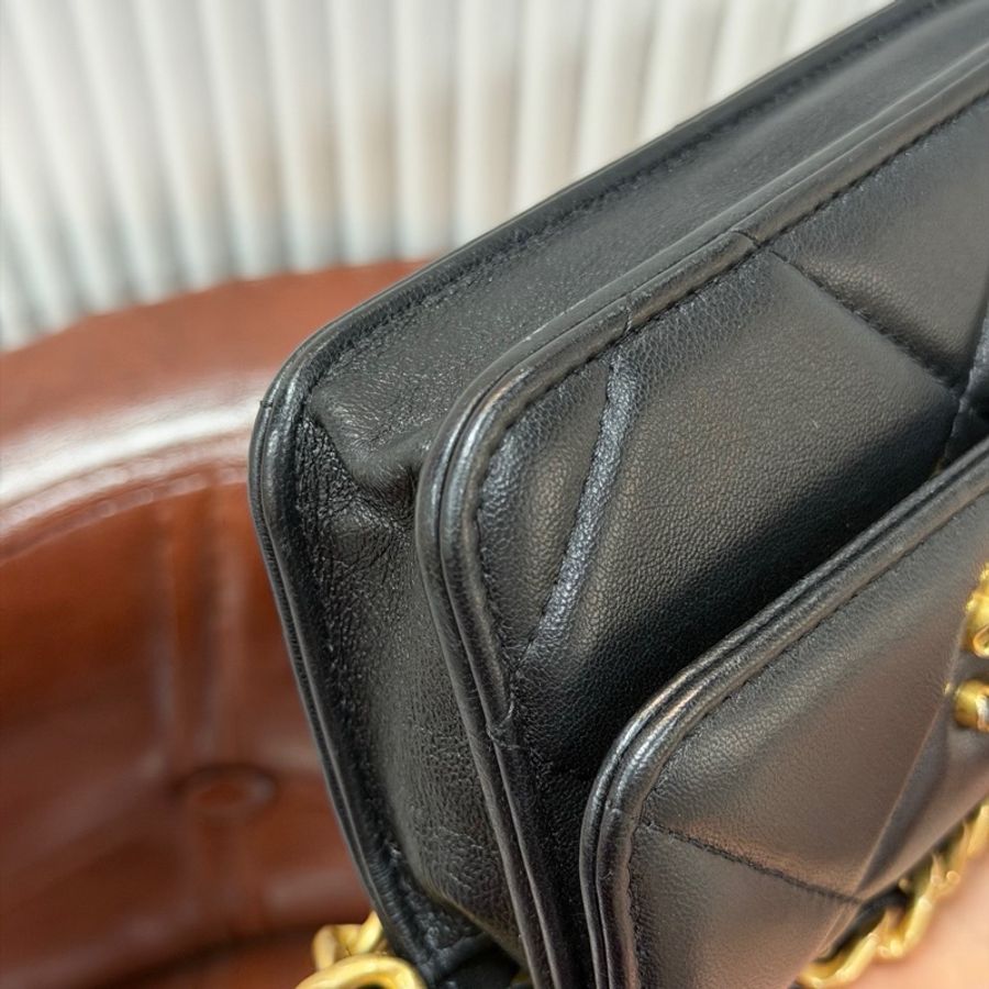 CHANEL 香奈兒 19bag woc mini 鏈條包 黑金菱格紋羊皮-8
