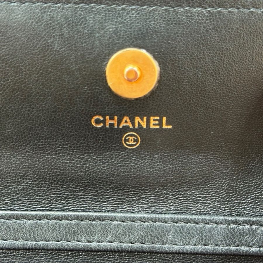 CHANEL 香奈兒 19bag woc mini 鏈條包 黑金菱格紋羊皮-10