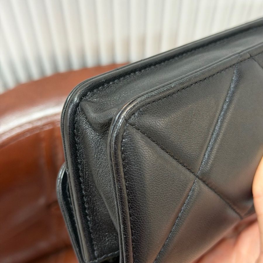 CHANEL 香奈兒 19bag woc mini 鏈條包 黑金菱格紋羊皮-16