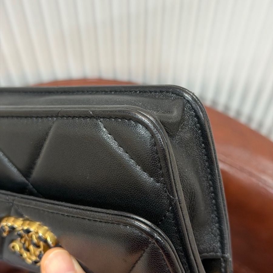 CHANEL 香奈兒 19bag woc mini 鏈條包 黑金菱格紋羊皮-17