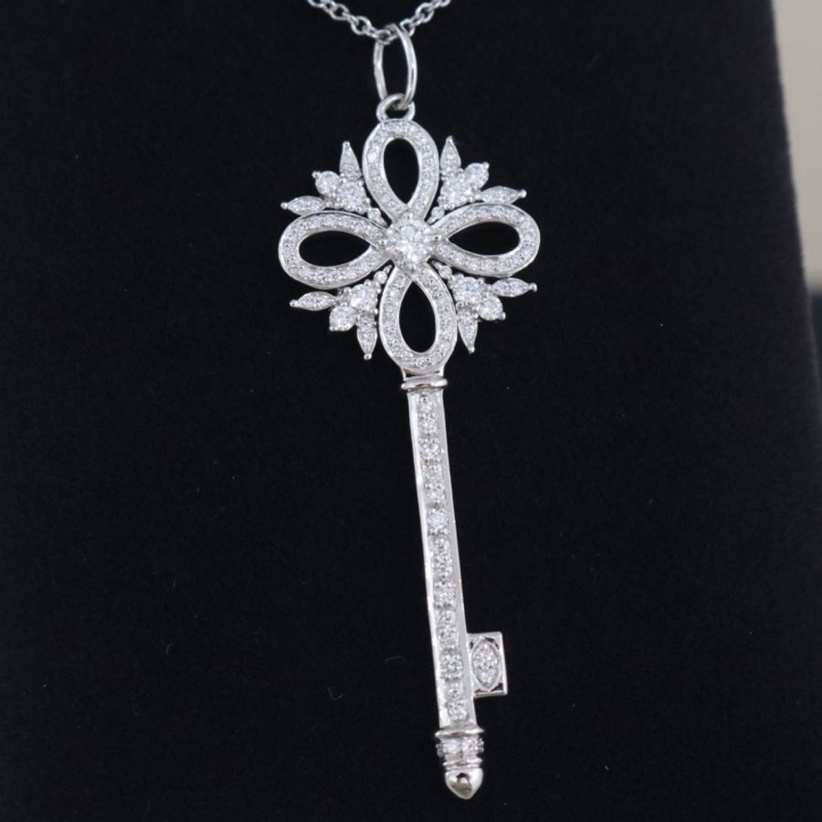 Tiffany蒂芙尼 Keys Victoria項鍊,中號吊墜高4.5cm,PT950鉑金滿鑽,鏈長51cm 配件盒子。-1