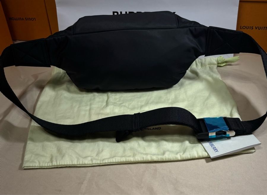 ‼️全台最甜 全新閒置 Burberry 巴寶莉 新款 尼龍腰包 胸包-3