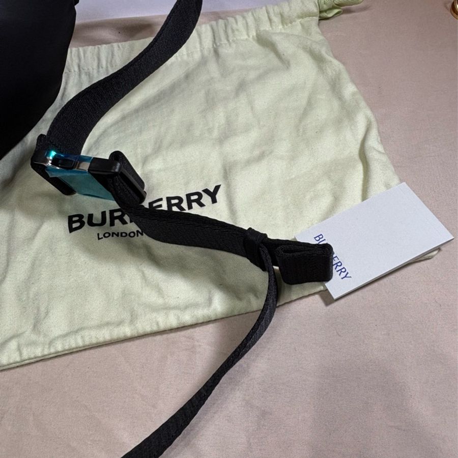 ‼️全台最甜 全新閒置 Burberry 巴寶莉 新款 尼龍腰包 胸包-4