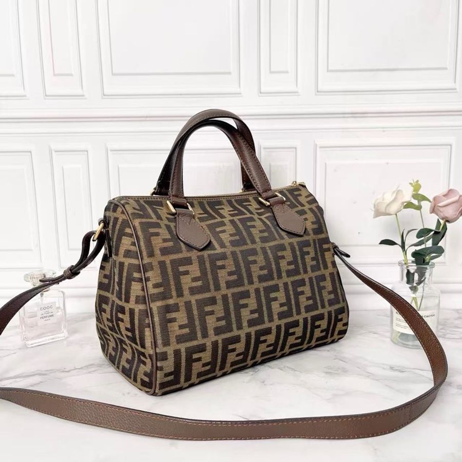 👜 FENDI 經典FF老花波士頓手提斜背包 👜-1