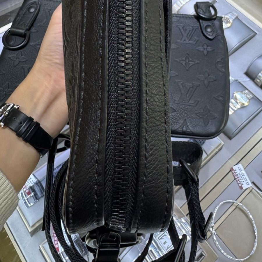 Louis vuitton 路易威登 Trio全皮黑色壓紋三合一郵差包  缺小子包-8