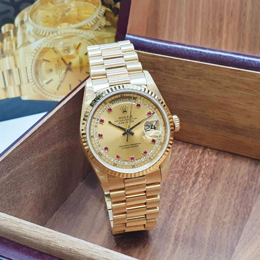 【大眾名錶】Rolex 勞力士18238 Day-Date 18K金蠔式 紅蟳錶款 小紅寶多層鑽面盤 太陽圈 錶徑36mm 自動上鍊 B1410-1