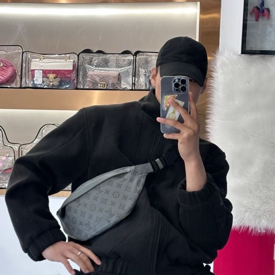 Louis Vuitton 路易威登 Discovery 芯片款 胸包-0