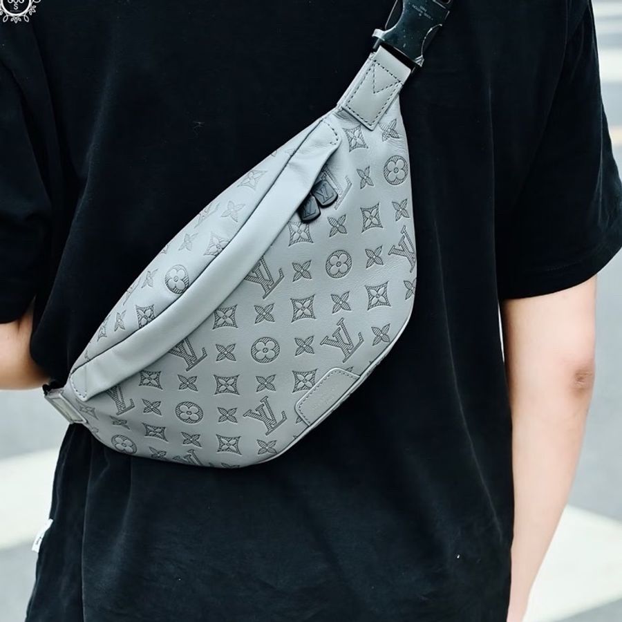 Louis Vuitton 路易威登 Discovery 芯片款 胸包-1