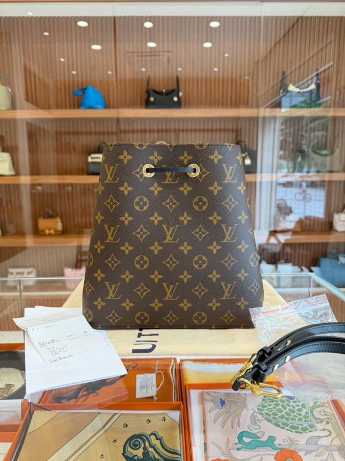 Louis Vuitton 路易威登 黑水桶(芯片款)-1