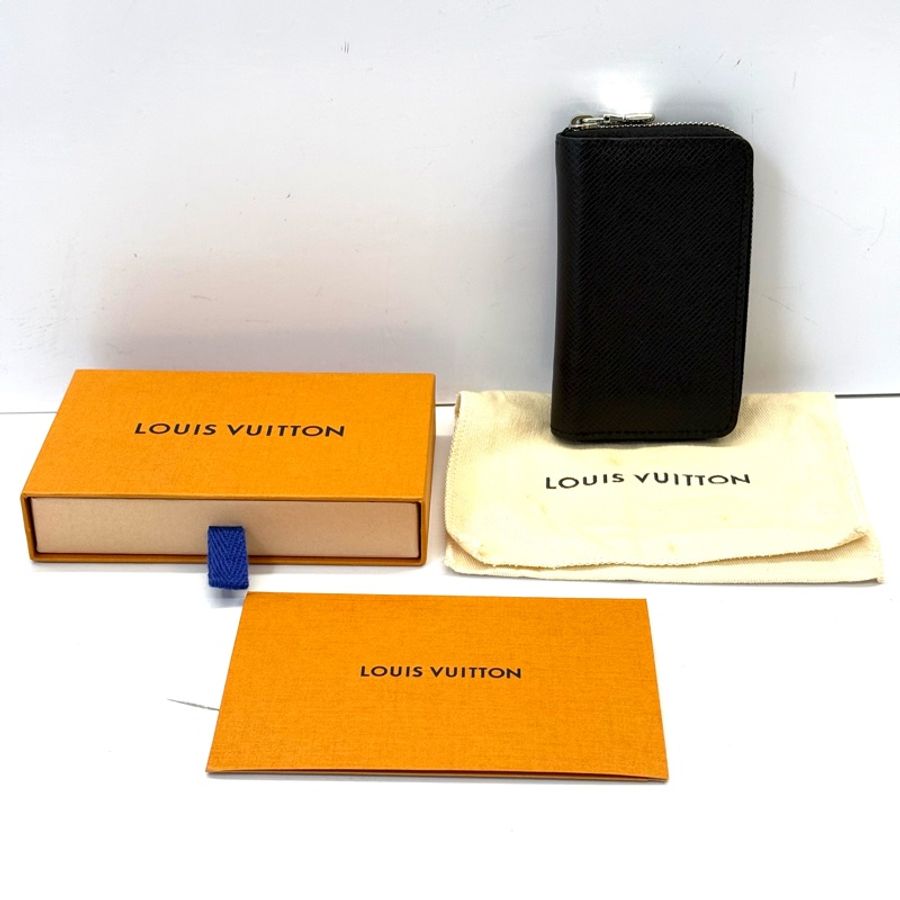 LOUIS VUITTON 路易威登 黑色TAIGA 拉鍊零錢包 M30511-2