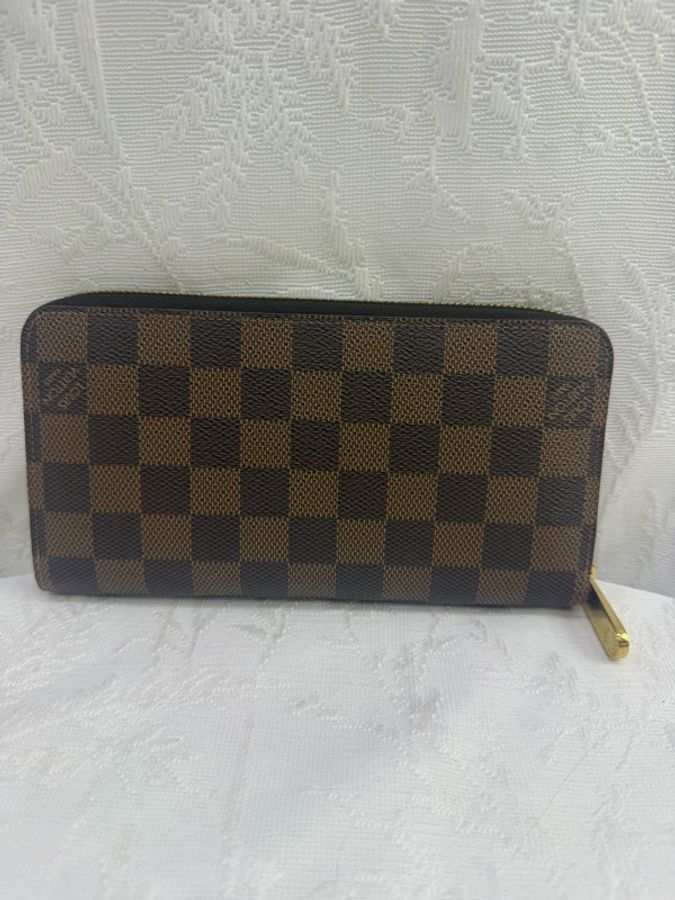 Louis Vuitton Damier Ebene Zippy Wallet-13