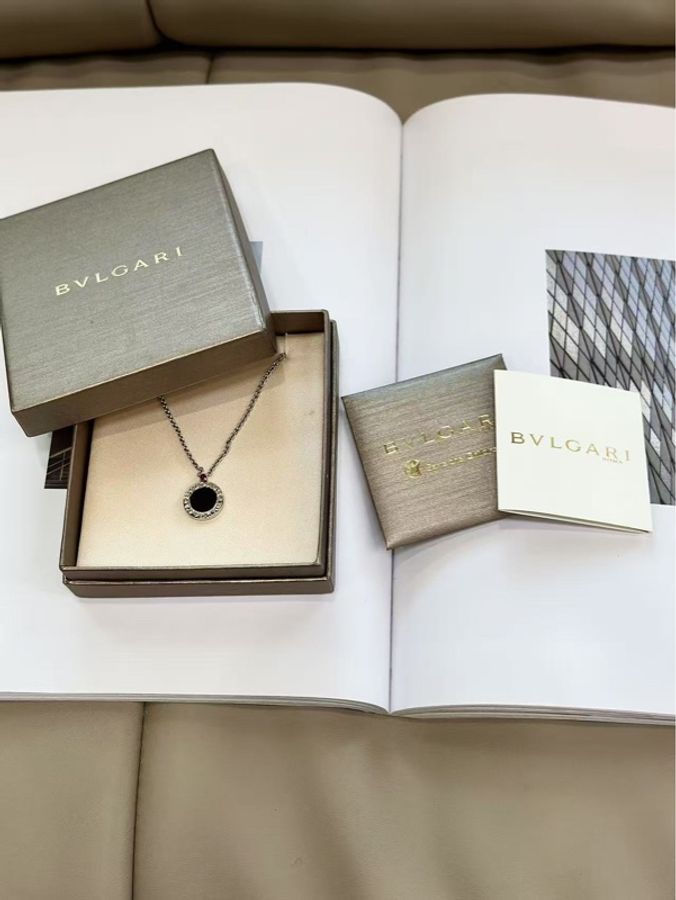 未使用 BVLGARI 寶格麗 黑色圓餅小紅人項鍊  logo清晰立體 附件 盒-6