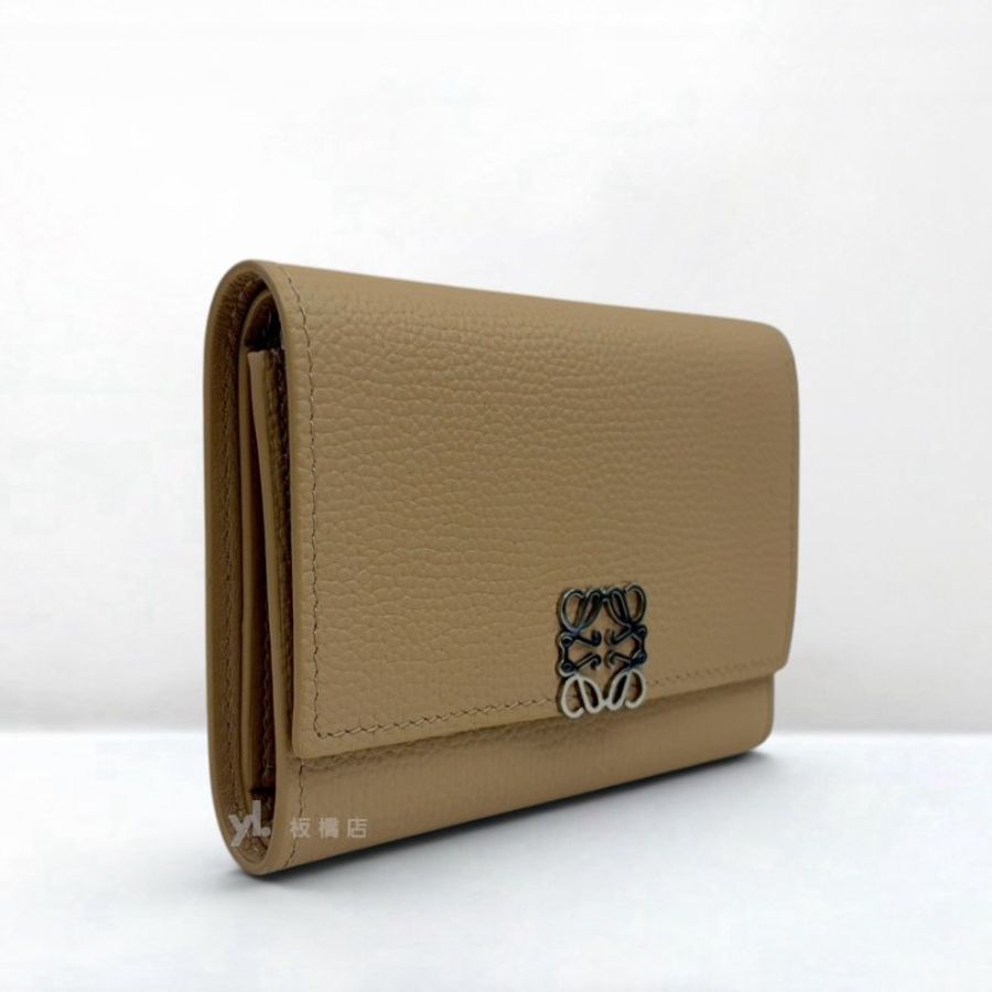 S5581-LOEWE皮夾 Anagram奶茶色小牛皮銀扣三折短夾-3
