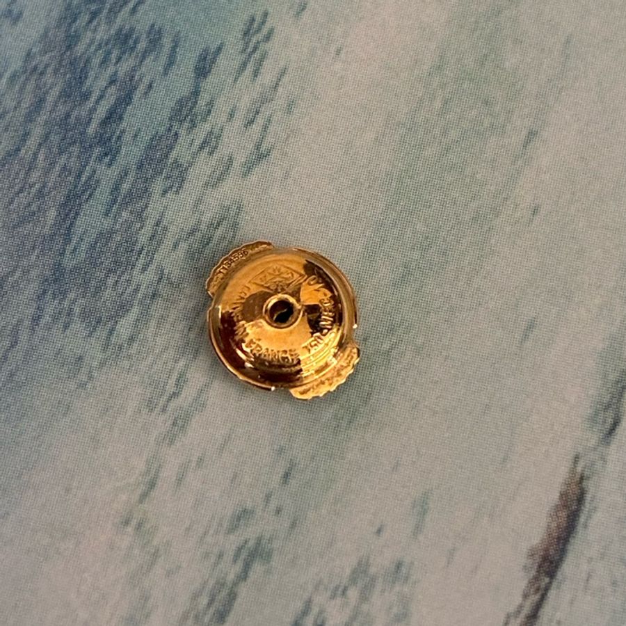 Dior Rose des Vents 系列黃K金鑽石珍珠母貝鈴蘭花耳環-10