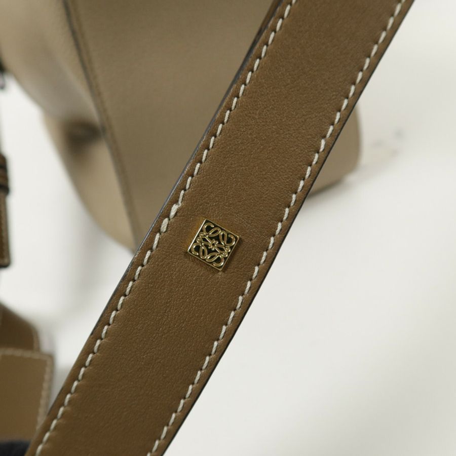 LOEWE 牛皮皮革Hammock Medium手挽肩背兩用袋-11